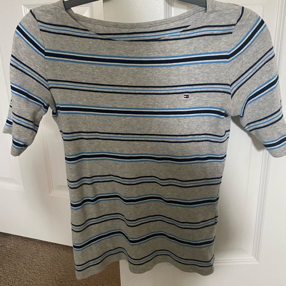 Tommy Hilfiger 2000’s t-shirt